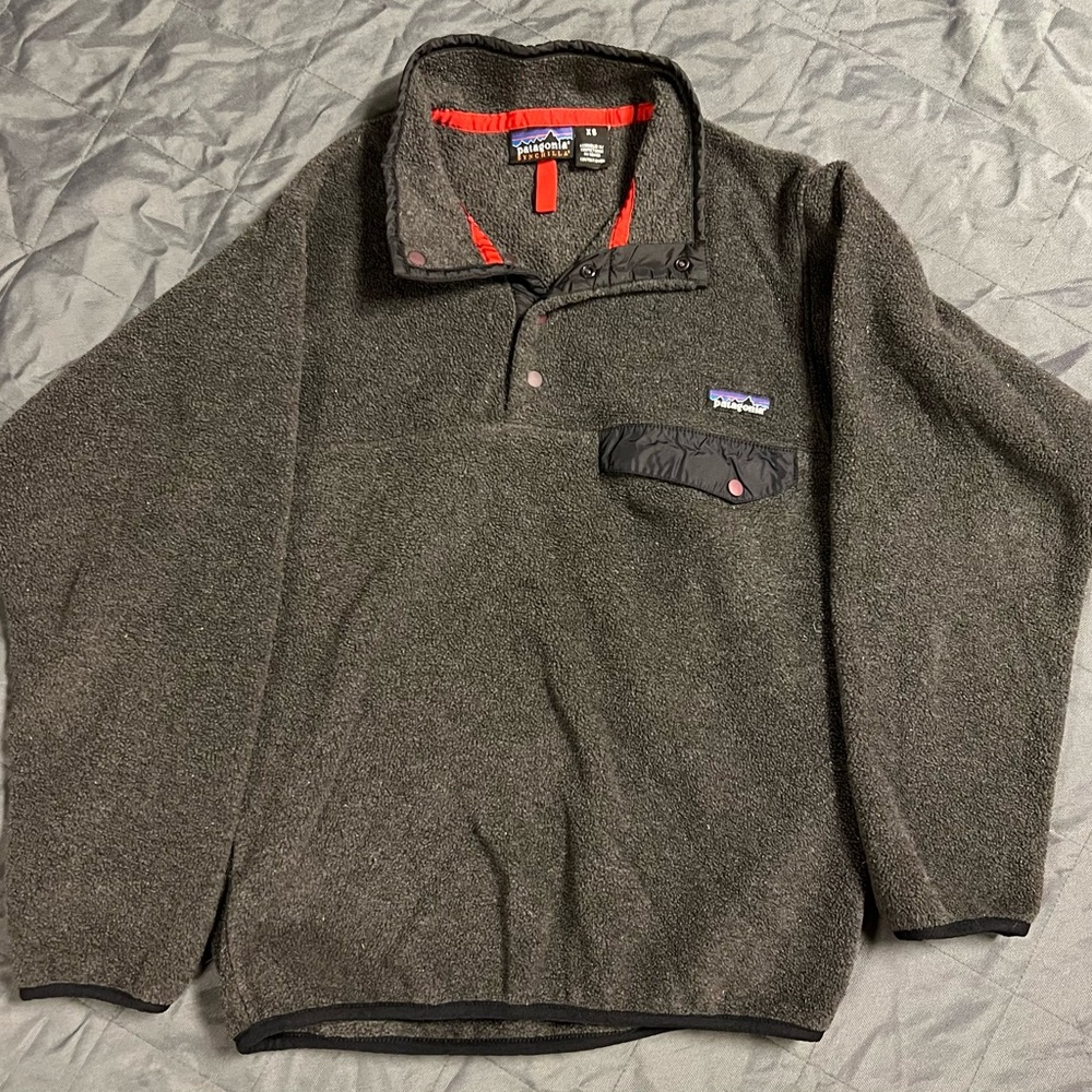 Patagonia Synchilla Charcoal Fleece with Red Accents